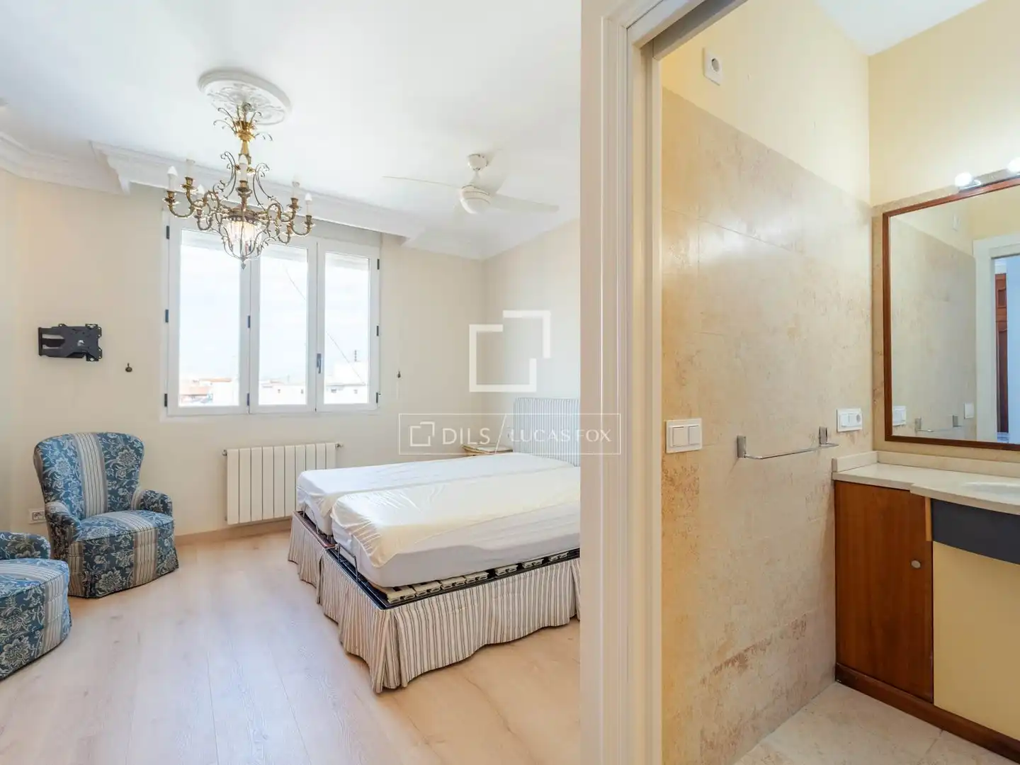 Schlafzimmer von Dachboden zur Miete in Valencia mit Klimaanlage, Heizung und Terrasse