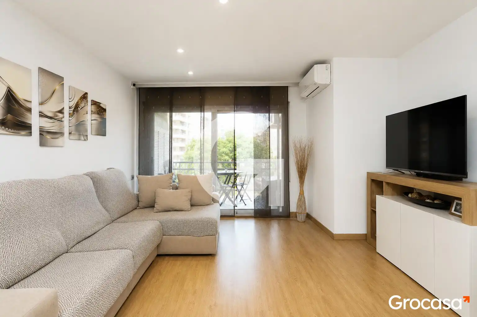 Living room of Flat for sale in Gavà  with Air Conditioner, Heating and Oven