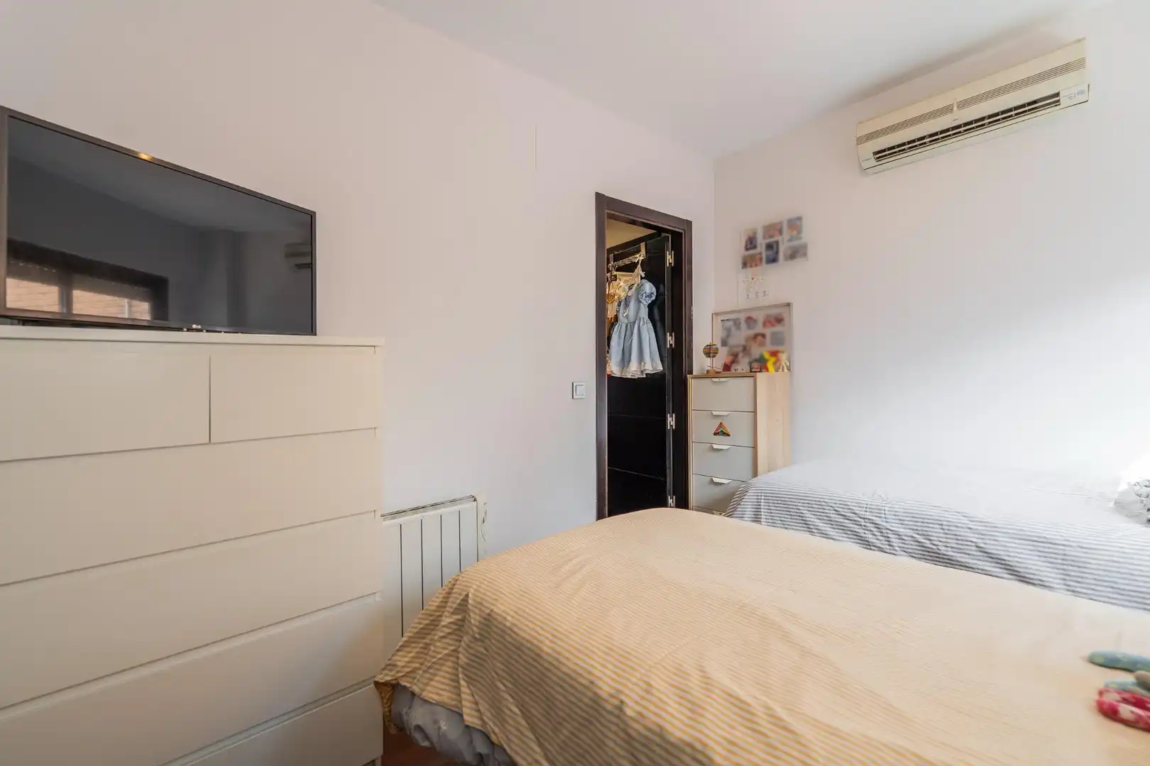 Schlafzimmer von Maisonette zum Verkauf in La Moraleja mit Klimaanlage, Heizung und Privatgarten