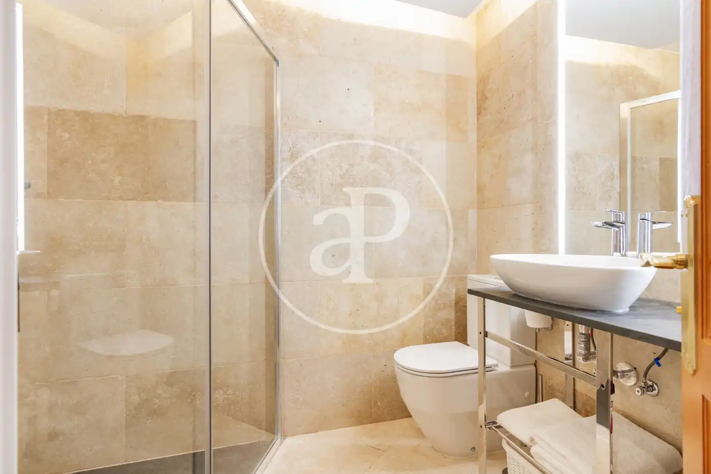 Badezimmer von Wohnung zur Miete in Madrid mit Klimaanlage, Heizung und Möbliert