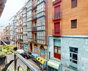 Vista exterior de Pis en venda en Bilbao  amb Terrassa i Balcó