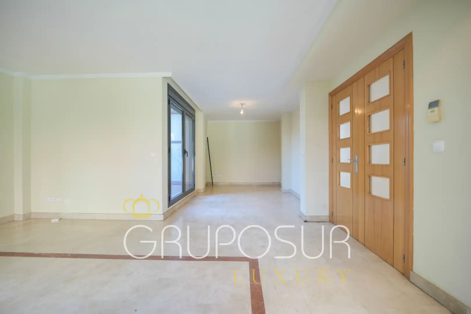 Sala d'estar de Casa adosada en venda en Valladolid amb Calefacció, Jardí privat i Parquet