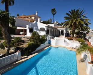 Vista exterior de Casa o xalet en venda en Mijas amb Aire condicionat, Calefacció i Jardí privat