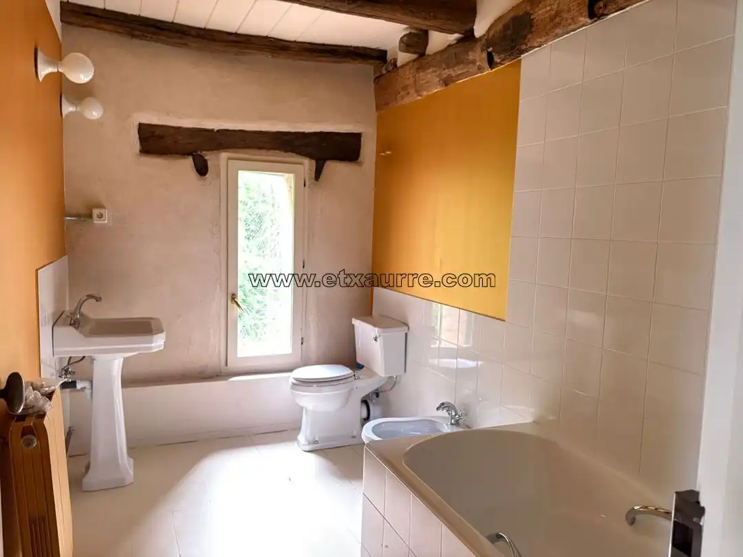 Badezimmer von Country house zur Miete in Laudio / Llodio mit Heizung und Balkon