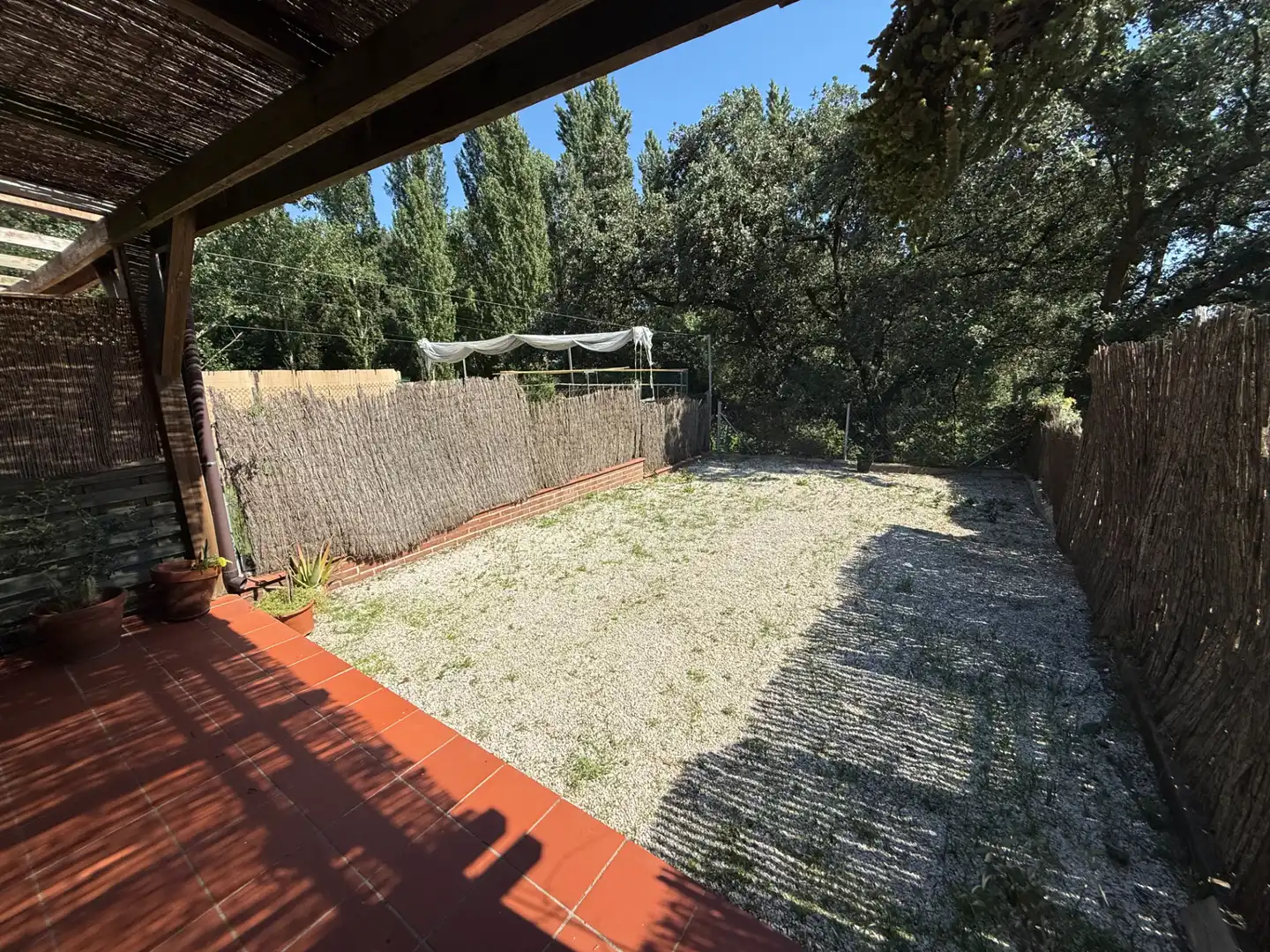 Terrasse von Einfamilien-Reihenhaus zum Verkauf in L'Ametlla del Vallès mit Klimaanlage, Heizung und Privatgarten