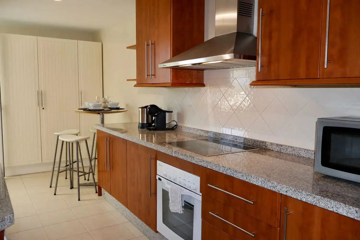 Cuina de Àtic de lloguer en Marbella amb Aire condicionat, Calefacció i Terrassa