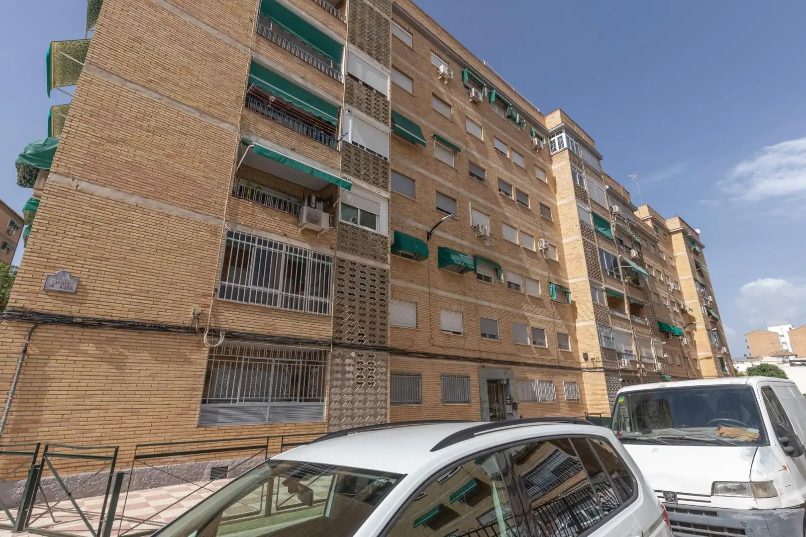Vista exterior de Piso en venta en Granada con Aire acondicionado, Calefacción y Balcón