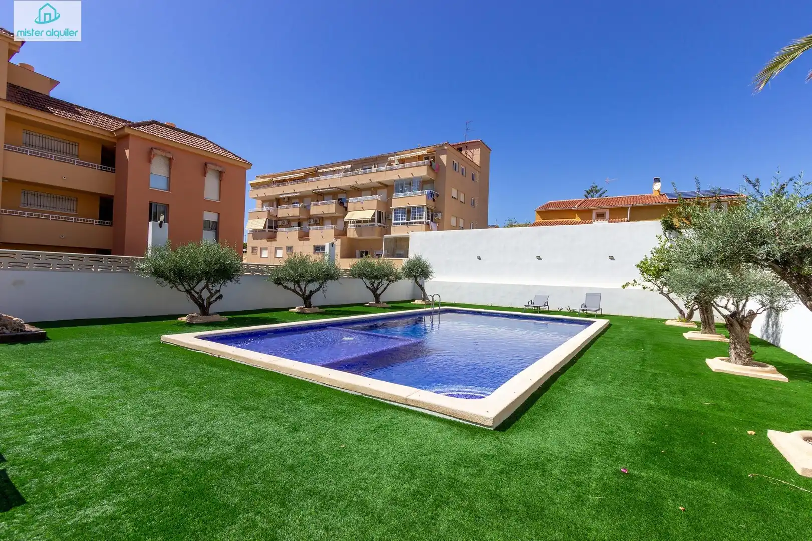 Piscina de Planta baja de alquiler en El Campello con Aire acondicionado, Calefacción y Jardín privado