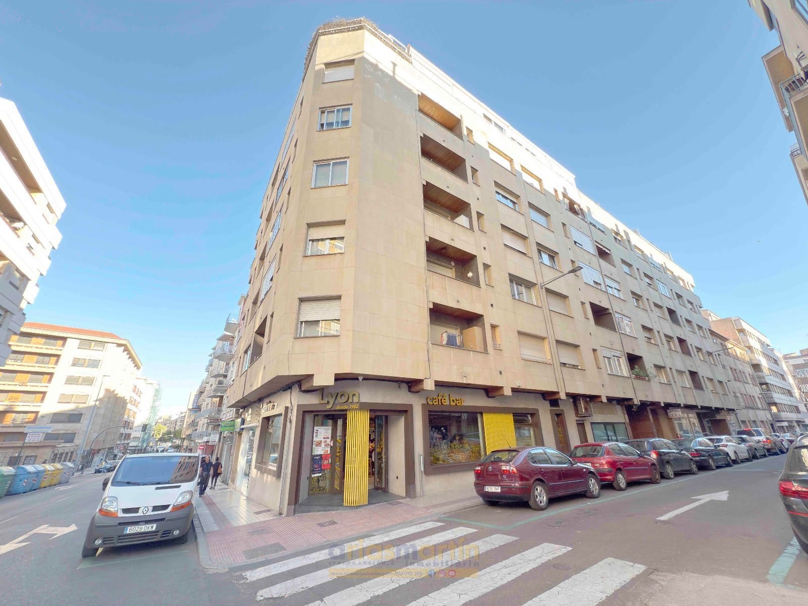 Vista exterior de Pis de lloguer en Salamanca Capital amb Aire condicionat, Calefacció i Moblat