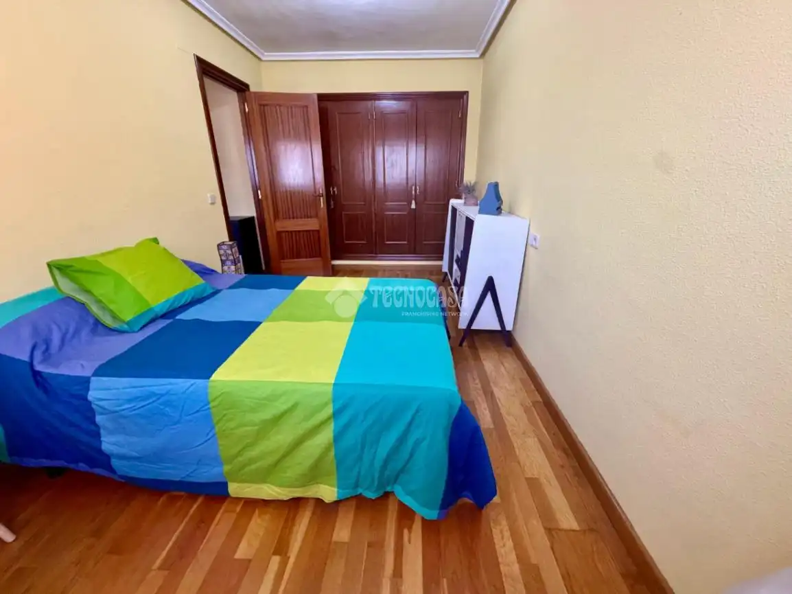 Habitación de Piso de alquiler en León Capital  con Aire acondicionado y Calefacción