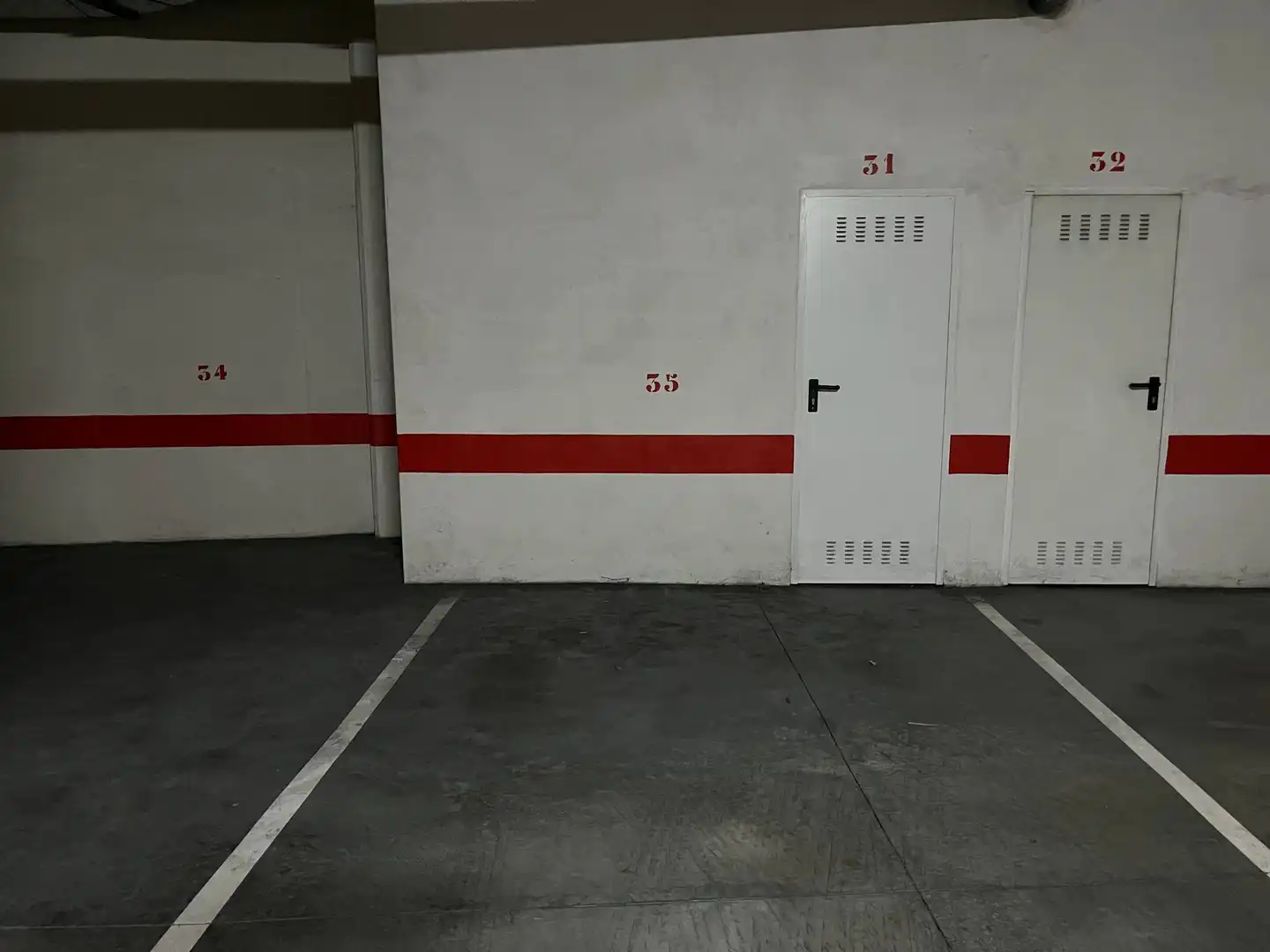 Parking de Piso de alquiler en Santiago de Compostela  con Calefacción, Trastero y Amueblado