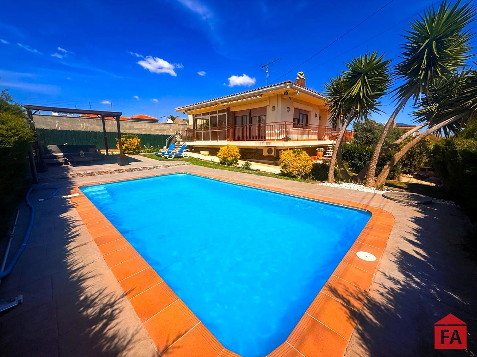 Piscina de Casa o xalet en venda en Banyeres del Penedès amb Calefacció, Parquet i Terrassa