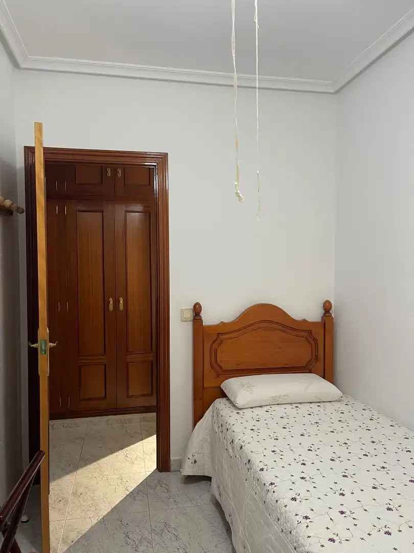 Habitación de Piso en venta en Miralvalle - Av. Virgen del Puerto - La Data 