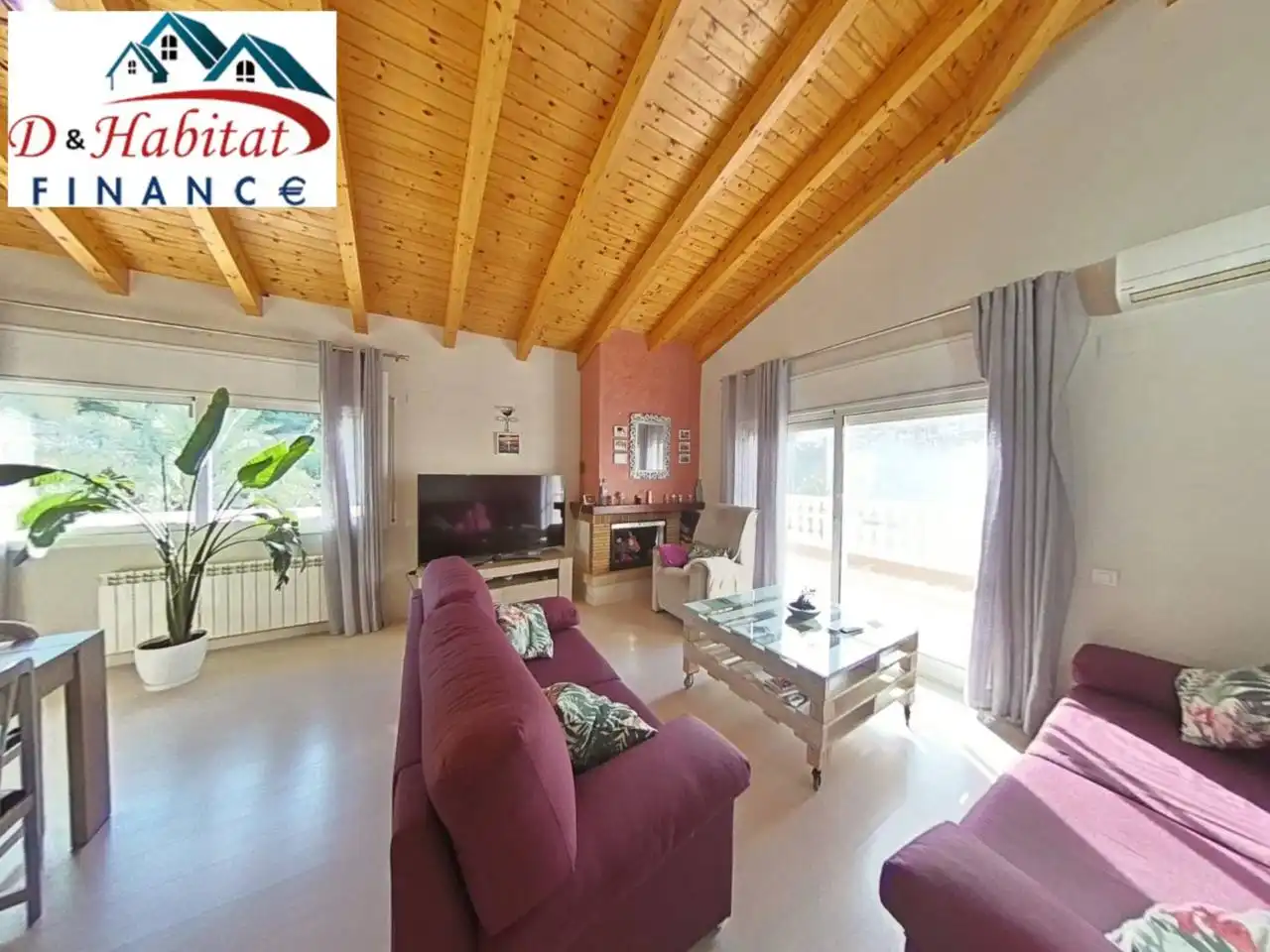 Living room of Houses for sale in Rubí  with Air Conditioner, Heating and Parquet flooring