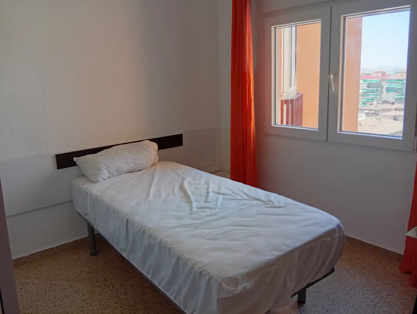 Schlafzimmer von Wohnung zur Miete in Granada mit Terrasse, Möbliert und Ofen