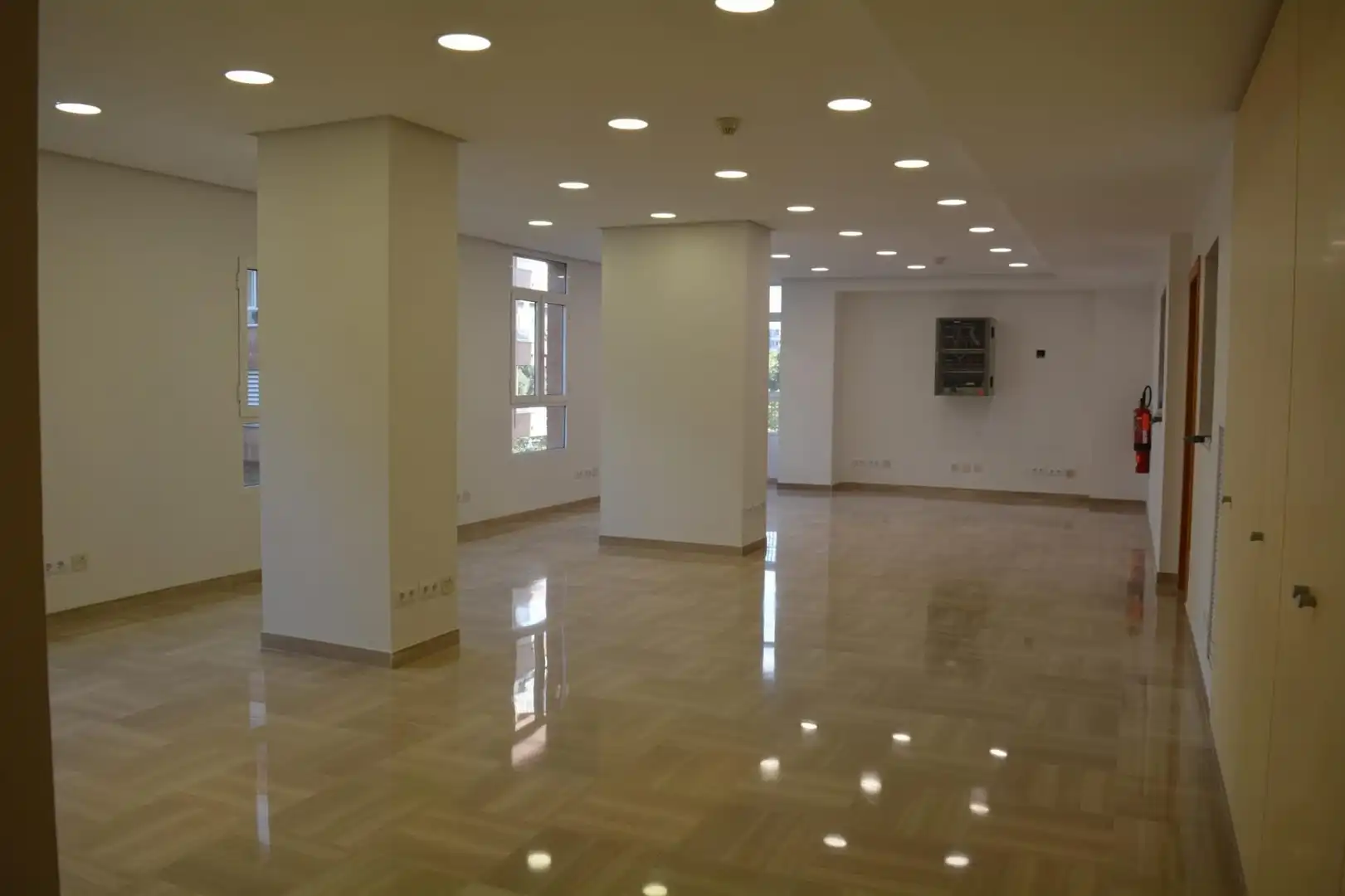 Oficina de alquiler en Barrio de Benicalap