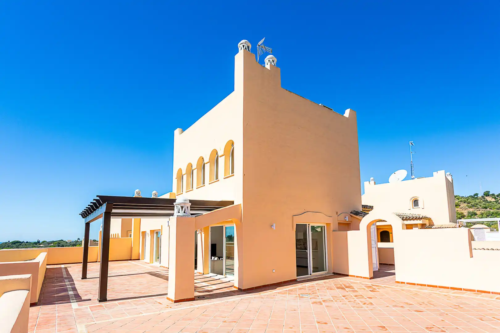 Vista exterior de Ático en venta en Marbella con Aire acondicionado, Terraza y Trastero