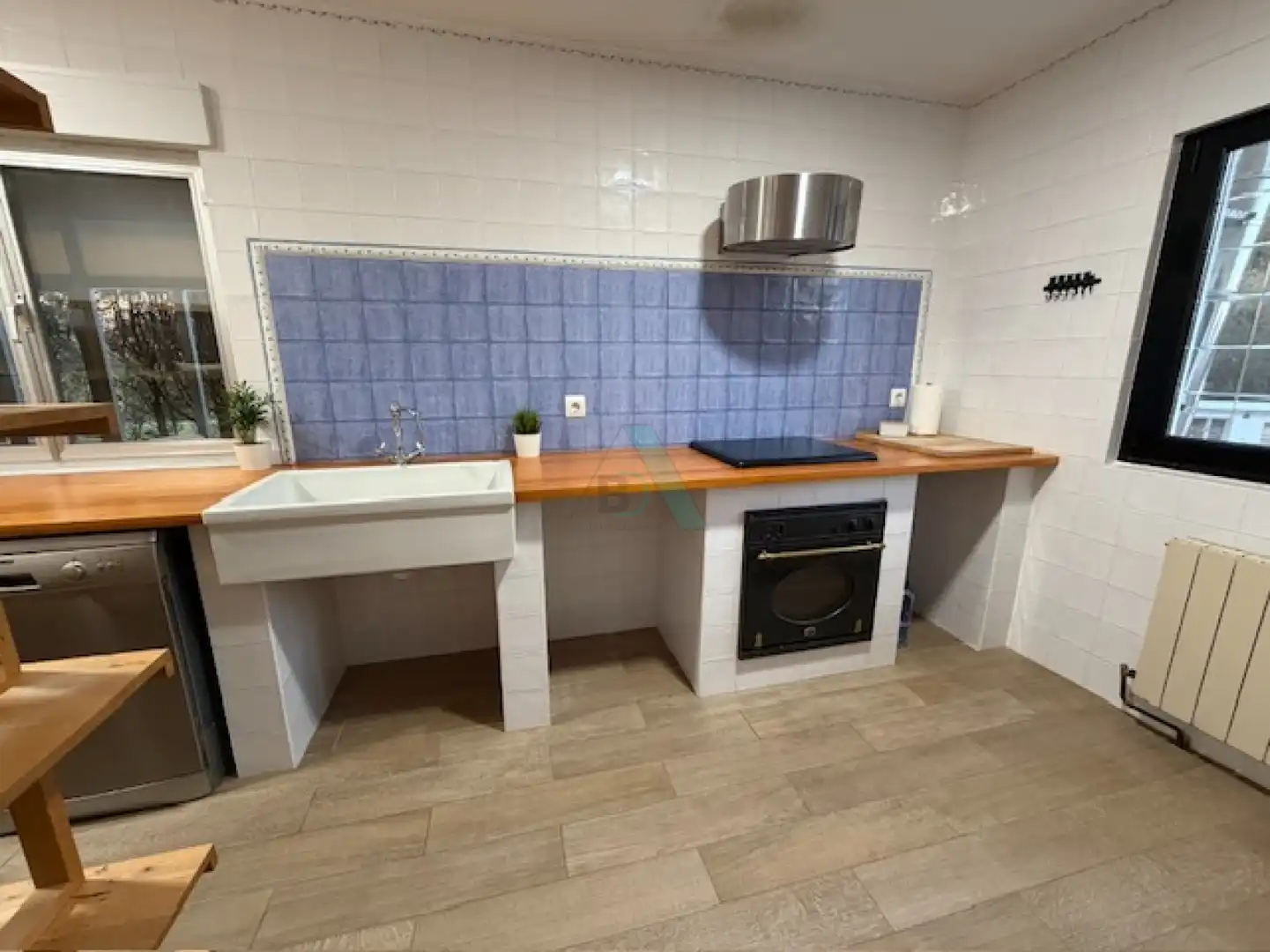 Cuina de Casa o xalet en venda en Llanes amb Jardí privat, Terrassa i Piscina