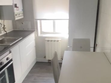 Appartement avec balcon à louer à Avenida de Villamayor 52
