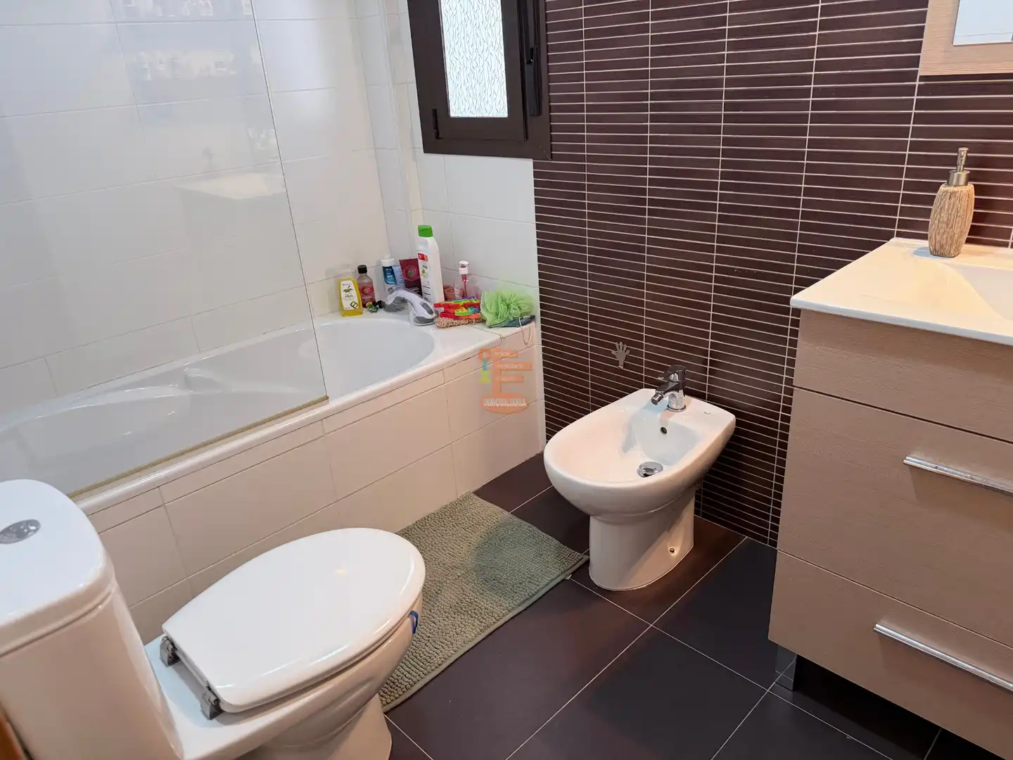 Bathroom of Houses for sale in Zaragoza  with Air Conditioner, Heating and Private garden