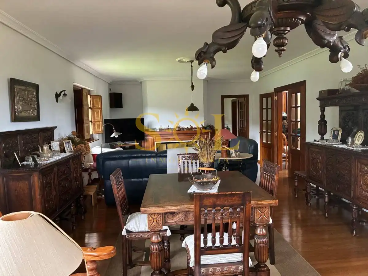 Menjador de Casa o xalet en venda en Pravia amb Calefacció i Jardí privat
