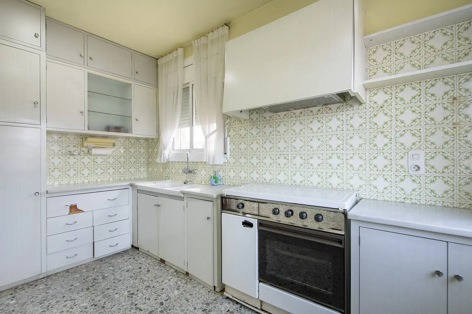 Küche von Einfamilien-Reihenhaus zum Verkauf in Banyoles mit Klimaanlage, Heizung und Terrasse