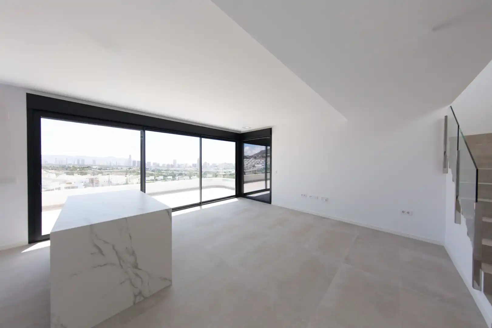 Sala de estar de Ático de alquiler en Finestrat con Aire acondicionado, Calefacción y Jardín privado