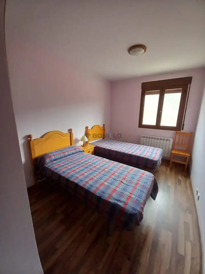 Habitación de Piso en venta en Camarena de la Sierra con Calefacción, Parquet y Amueblado
