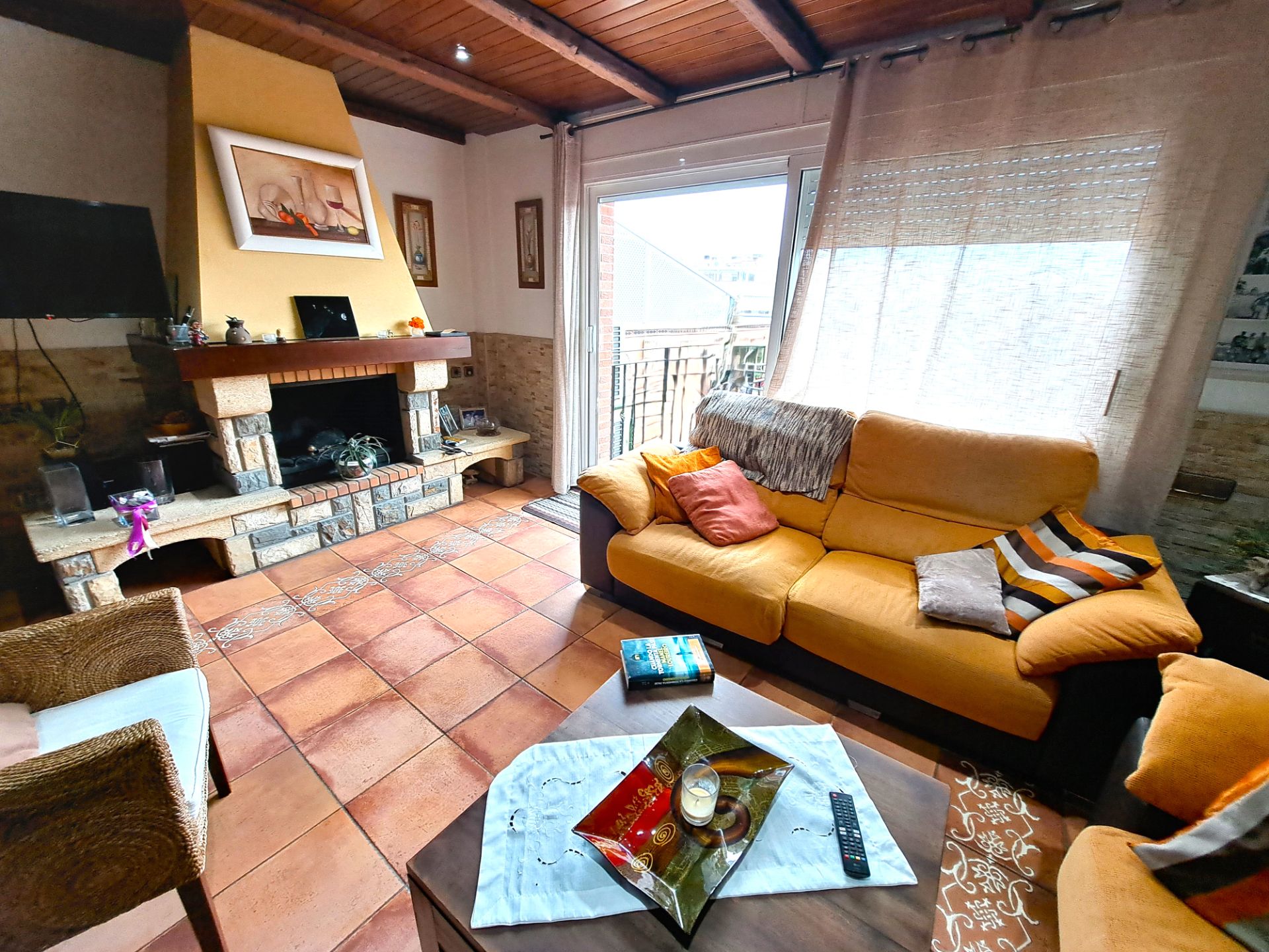 Living room of Single-family semi-detached for sale in Mataró  with Air Conditioner, Heating and Private garden