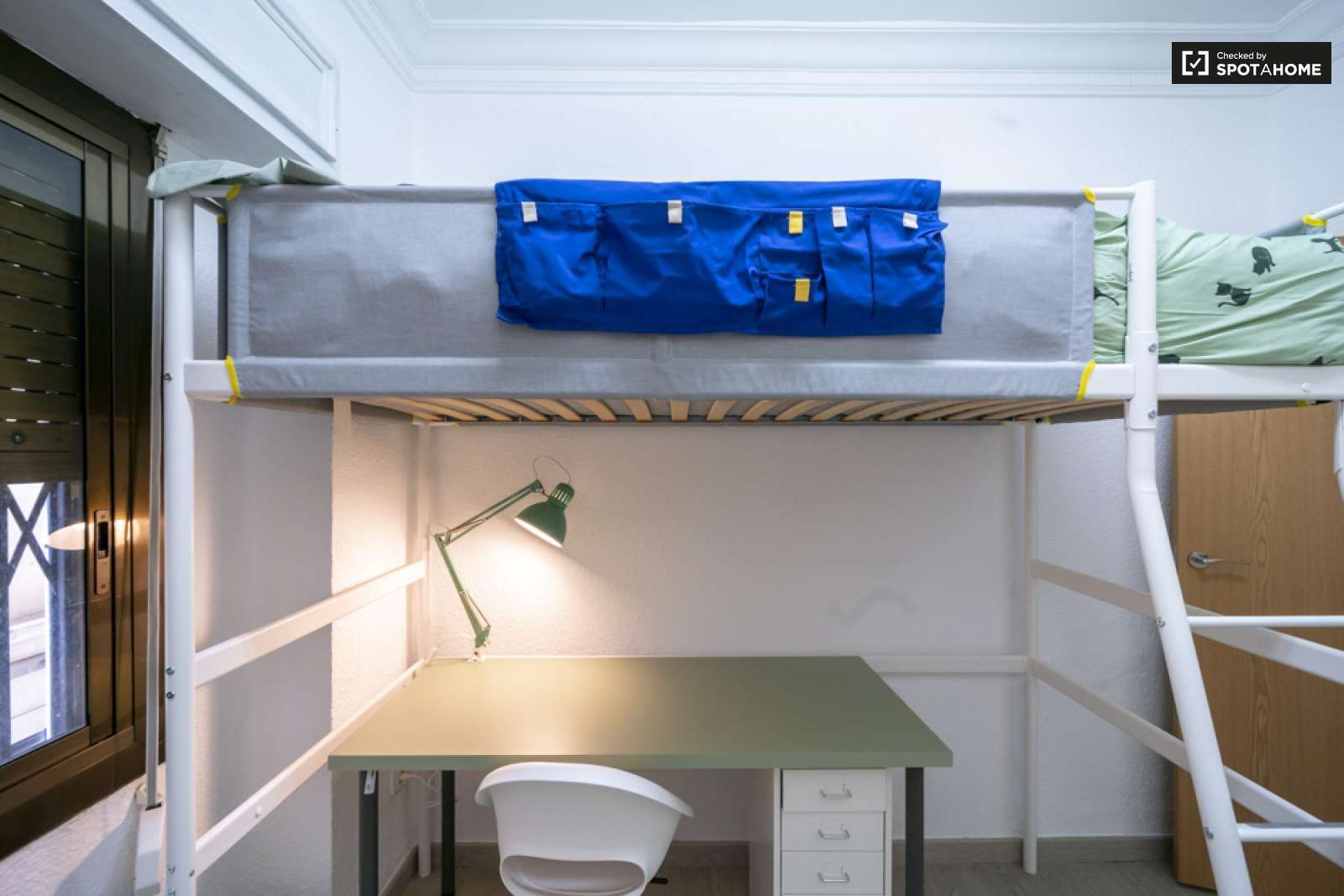 Bedroom of Flat for share in  Valencia Capital  with Air Conditioner and Terrace