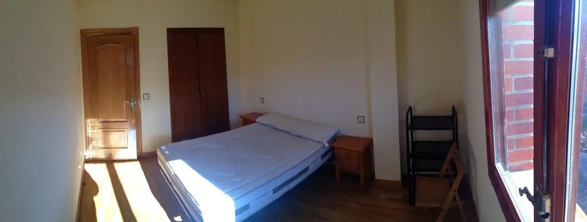 Dormitori de Pis en venda en Soria Capital  amb Parquet, Moblat i Forn