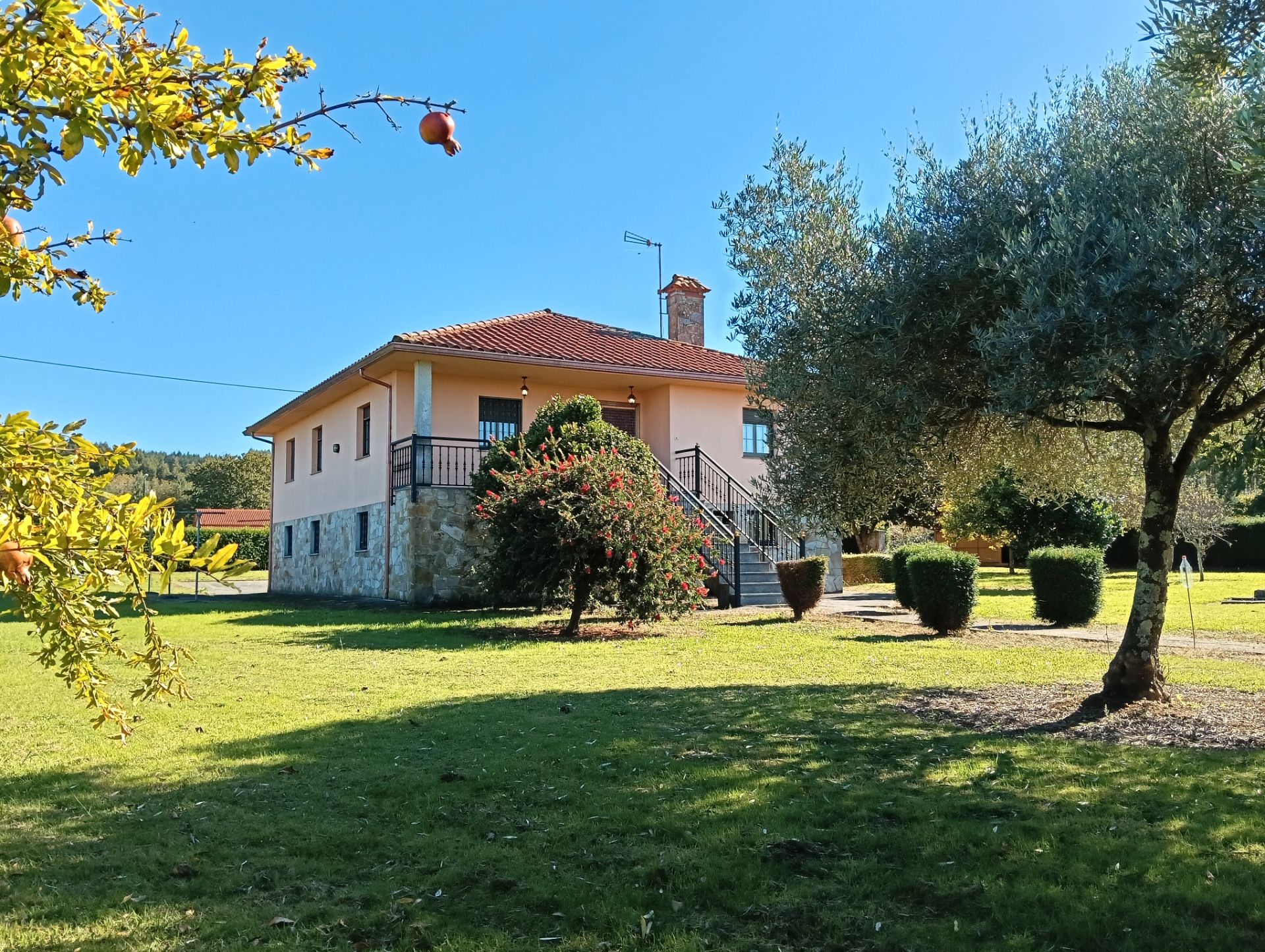 Vista exterior de Casa o xalet en venda en Oza dos Ríos amb Jardí privat, Terrassa i Traster