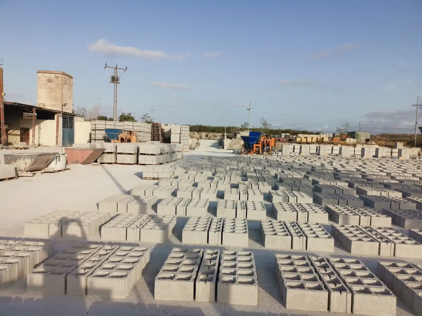 Vista exterior de Nave industrial en venta en Bigastro con Alarma