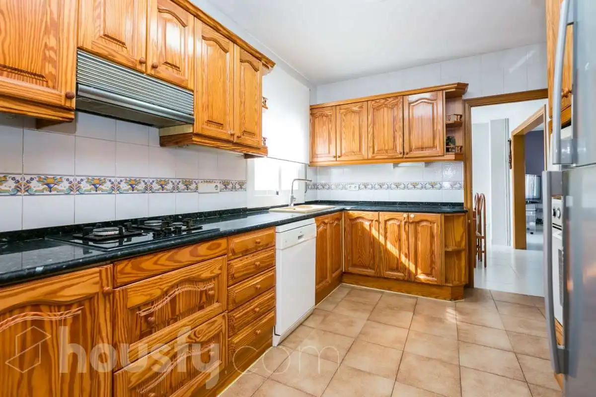 Cuina de Casa o xalet en venda en Olèrdola amb Terrassa, Traster i Piscina