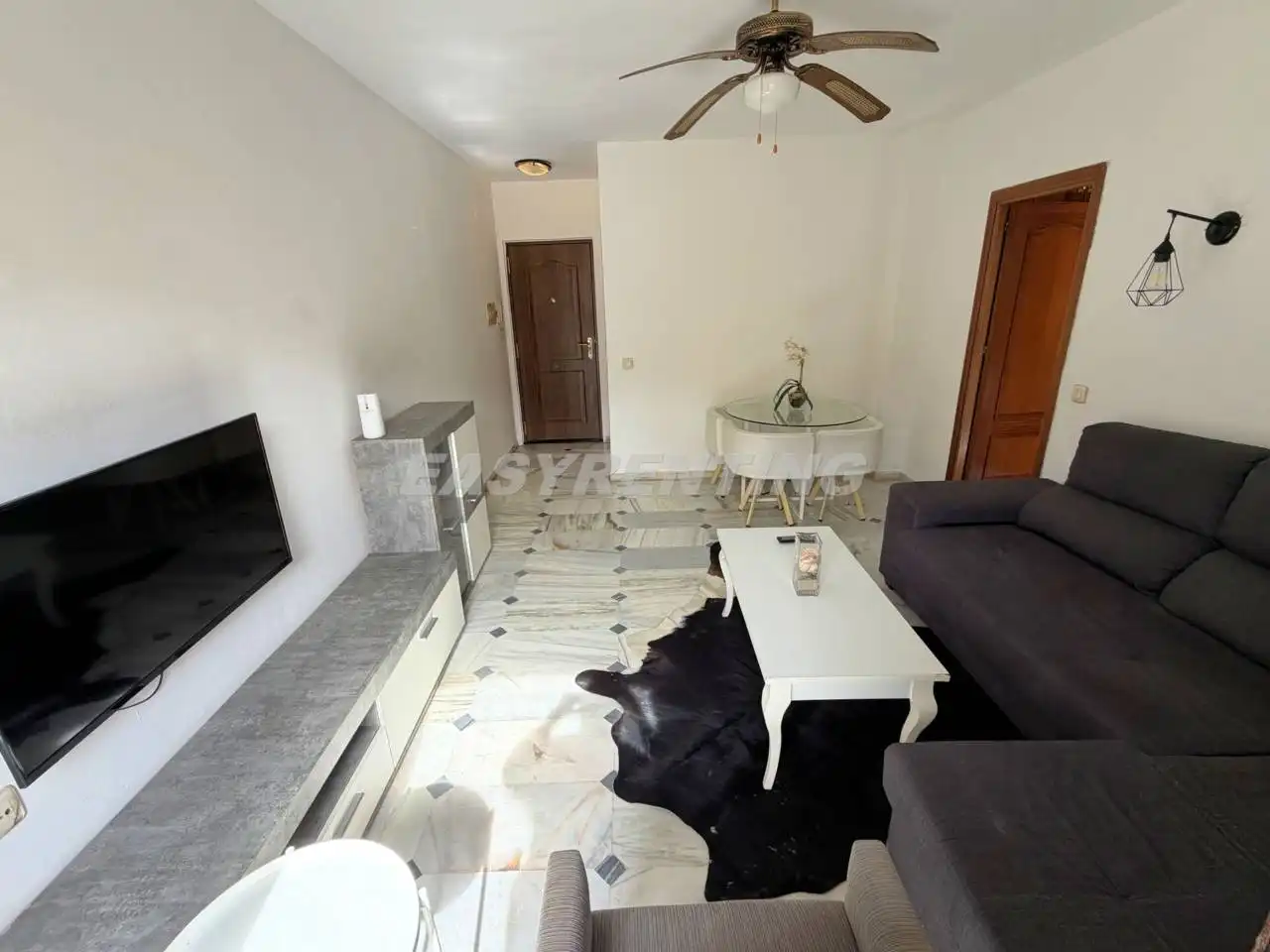 Sala d'estar de Apartament en venda en La Línea de la Concepción amb Terrassa, Traster i Moblat