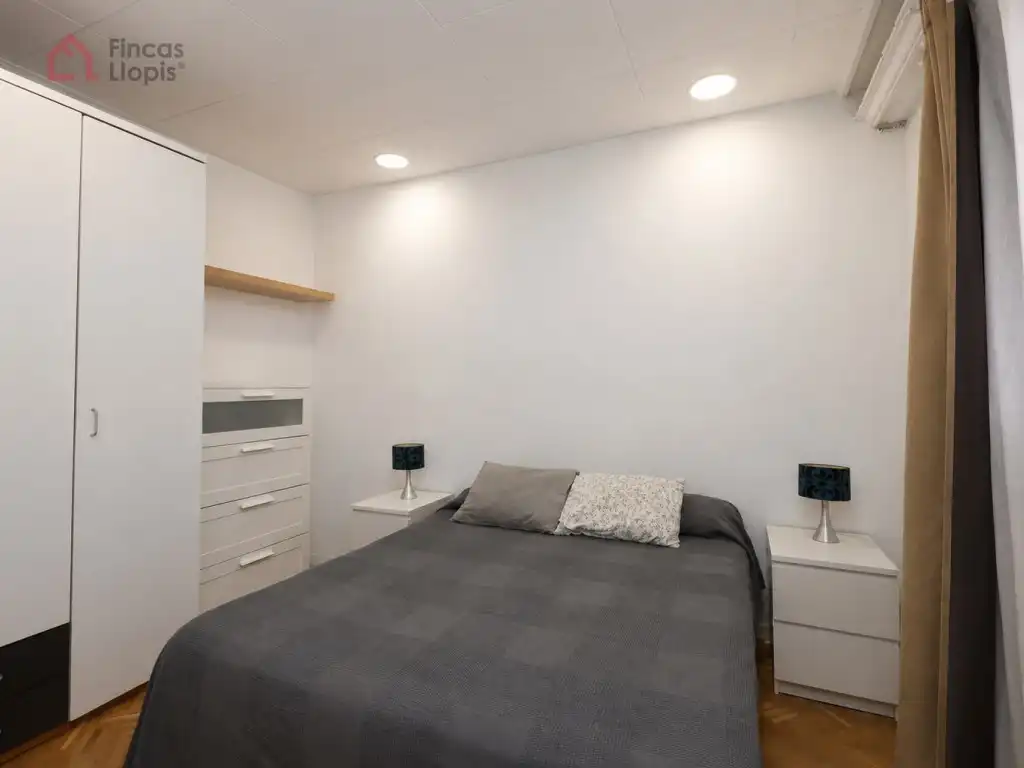 Habitación de Piso en venta en Barcelona con Balcón y Internet