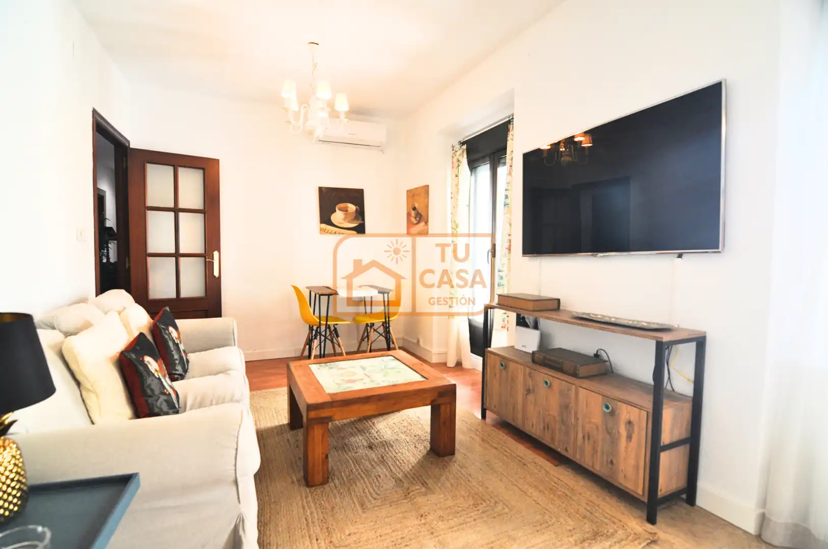 Living room of Flat for rent in Cáceres  with Air Conditioner, Heating and Parquet flooring