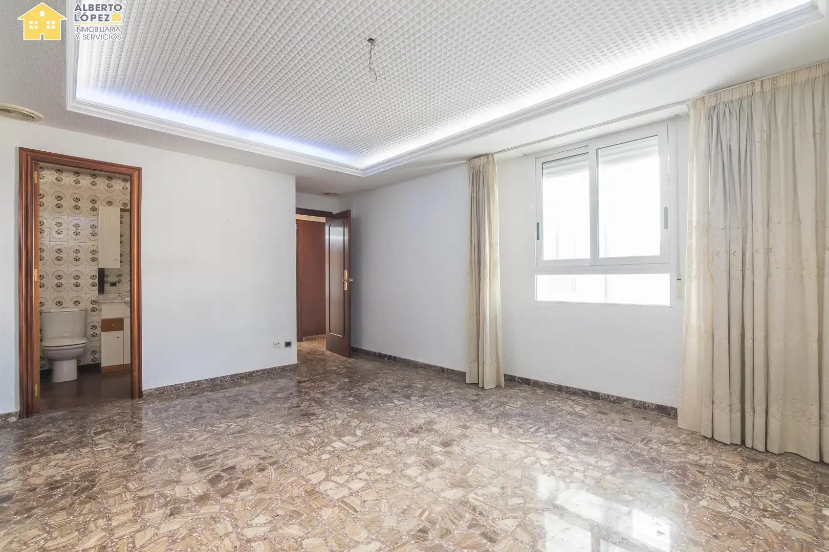 Ático en venta en Elche / Elx con Terraza y Balcón