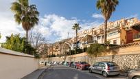 Vista exterior de Casa adosada en venda en  Granada Capital amb Aire condicionat, Calefacció i Jardí privat