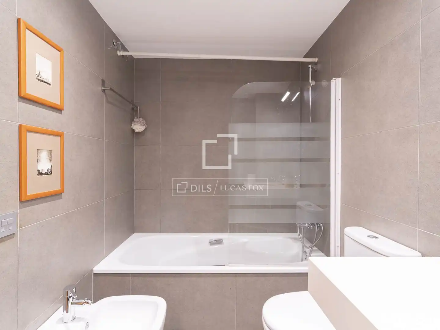 Bathroom of Flat for sale in Barcelona  with Air Conditioner, Terrace and Storage room