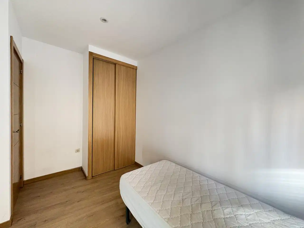 Ground floor for rent in Calle Juan Carlos I, Casco Antiguo