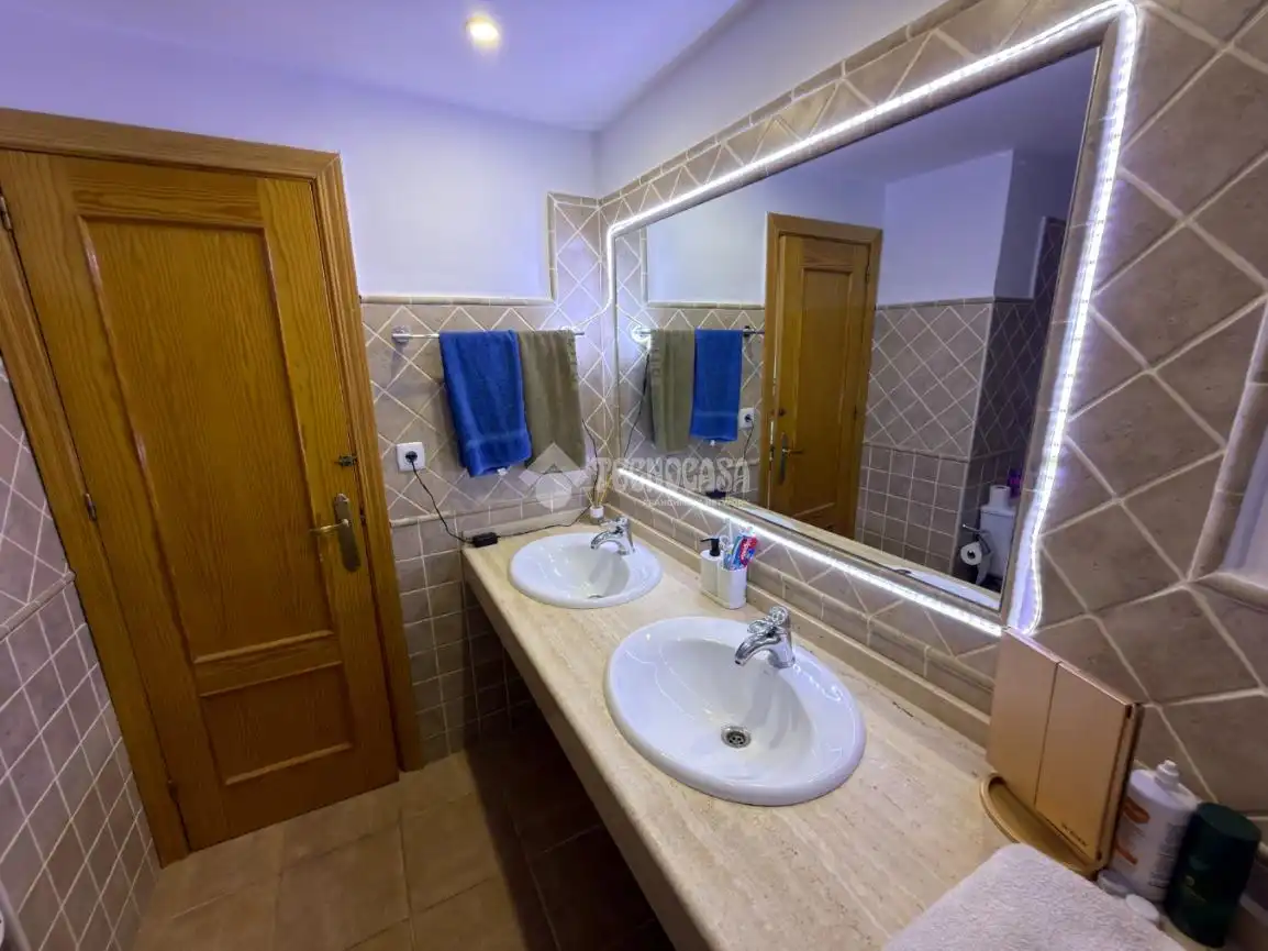 Bathroom of Flat for sale in Armilla  with Air Conditioner and Balcony