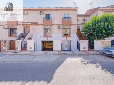 Adosado con piscina en venta en Chauchina