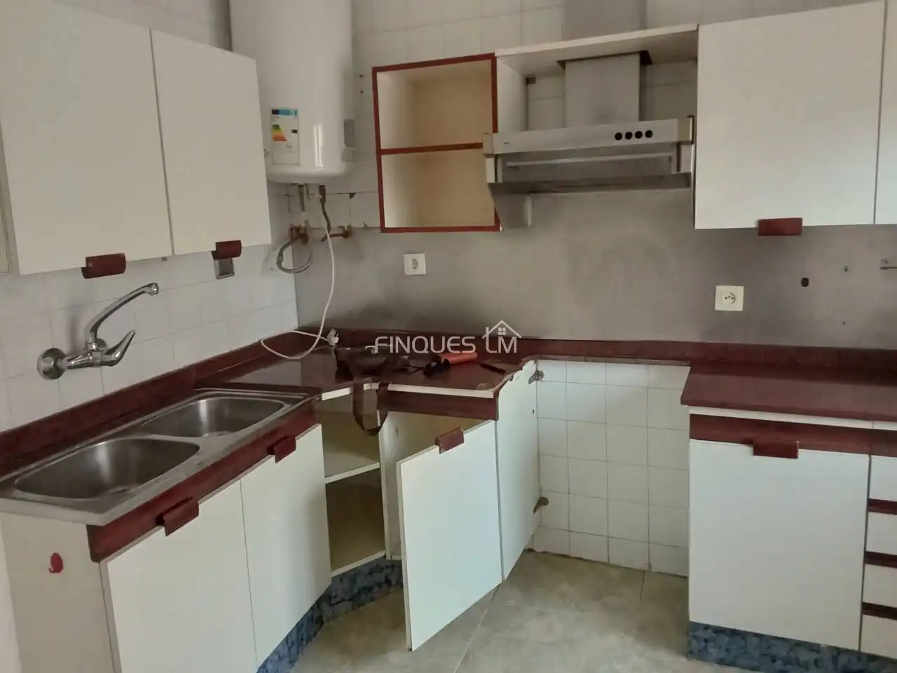 Küche von Einfamilien-Reihenhaus zum Verkauf in Blanes mit Terrasse