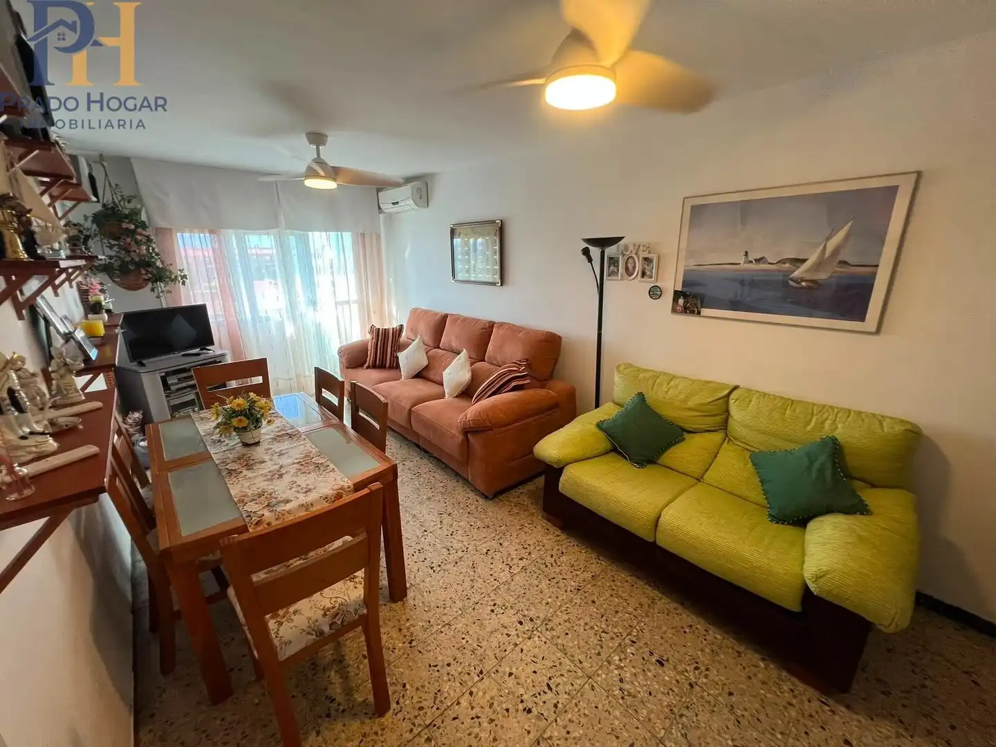 Sala de estar de Piso en venta en Cazalegas con Aire acondicionado, Terraza y Amueblado