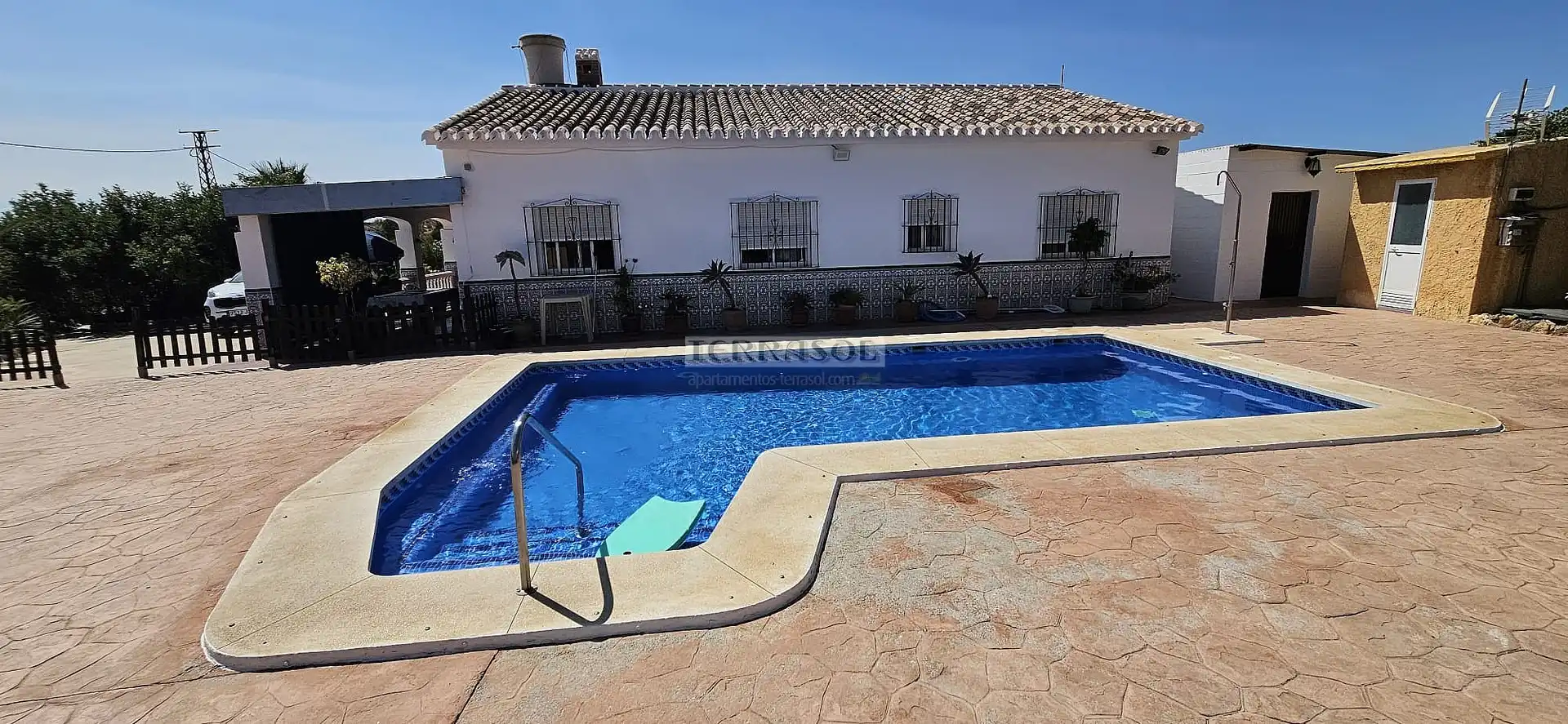 Piscina de Casa o xalet en venda en Vélez-Málaga amb Moblat