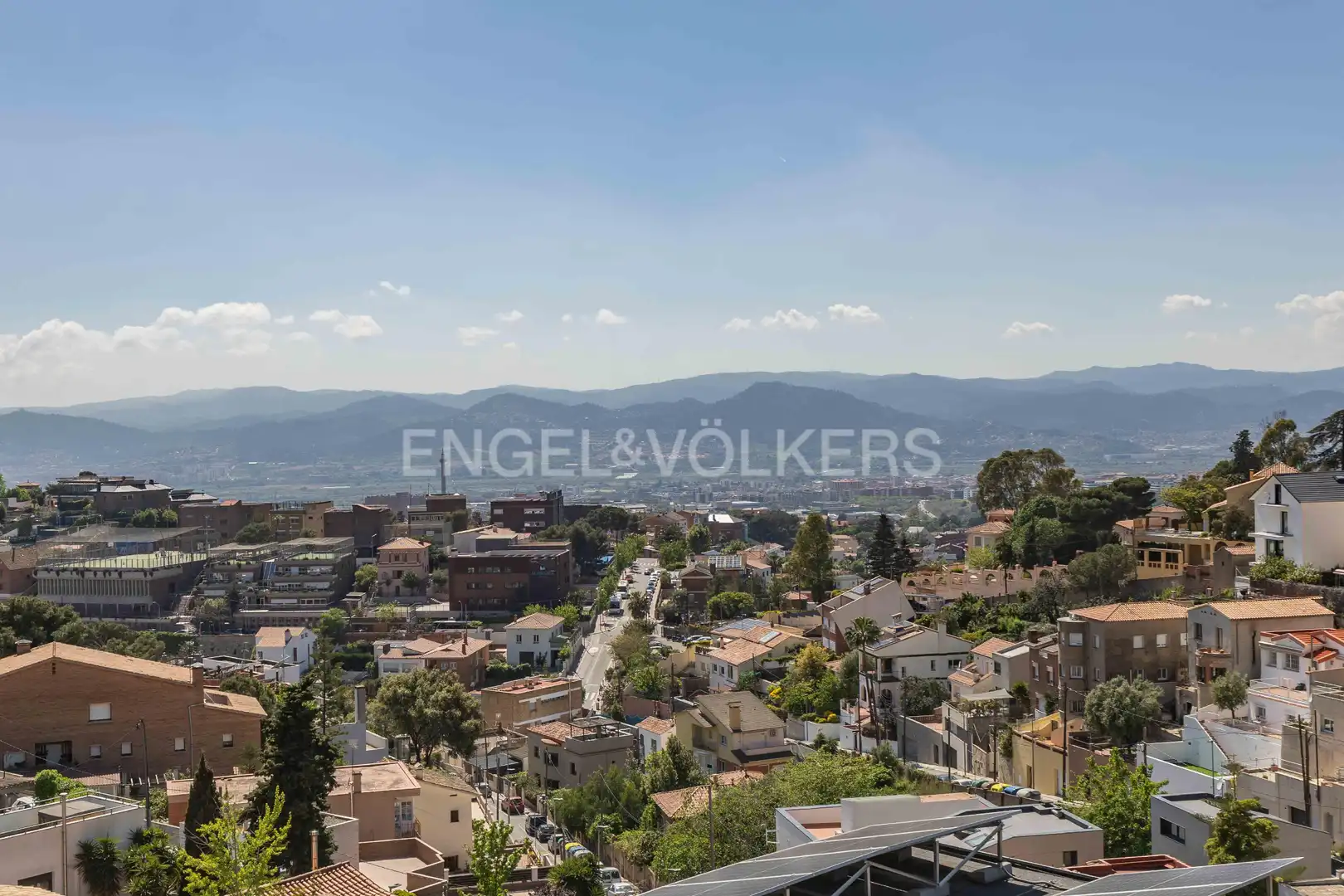 Vista exterior de Casa o chalet en venta en Esplugues de Llobregat con Aire acondicionado, Calefacción y Jardín privado