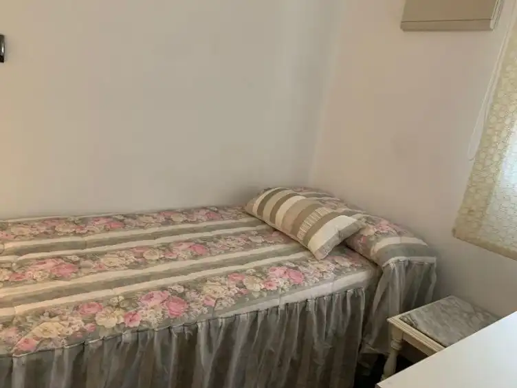 Habitación de Piso de alquiler en  Pamplona / Iruña con Calefacción, Parquet y Amueblado