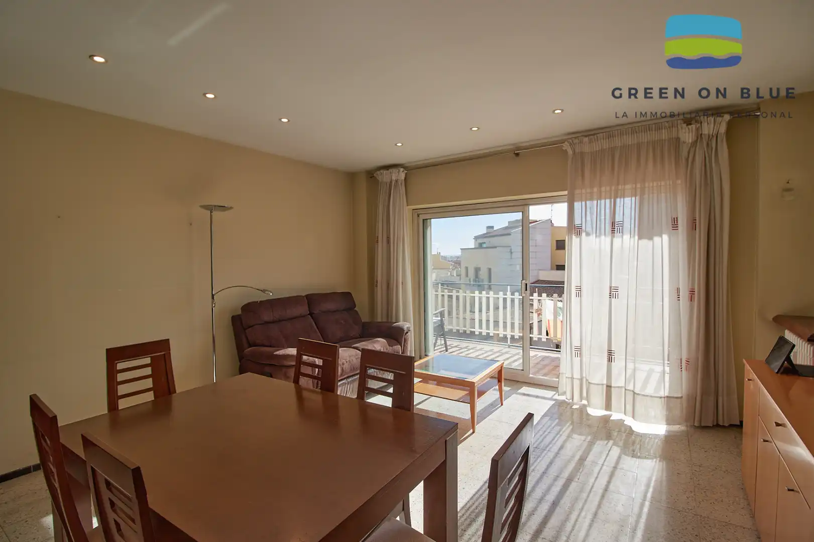 Vista exterior de Piso en venta en Figueres con Aire acondicionado, Balcón y Alarma