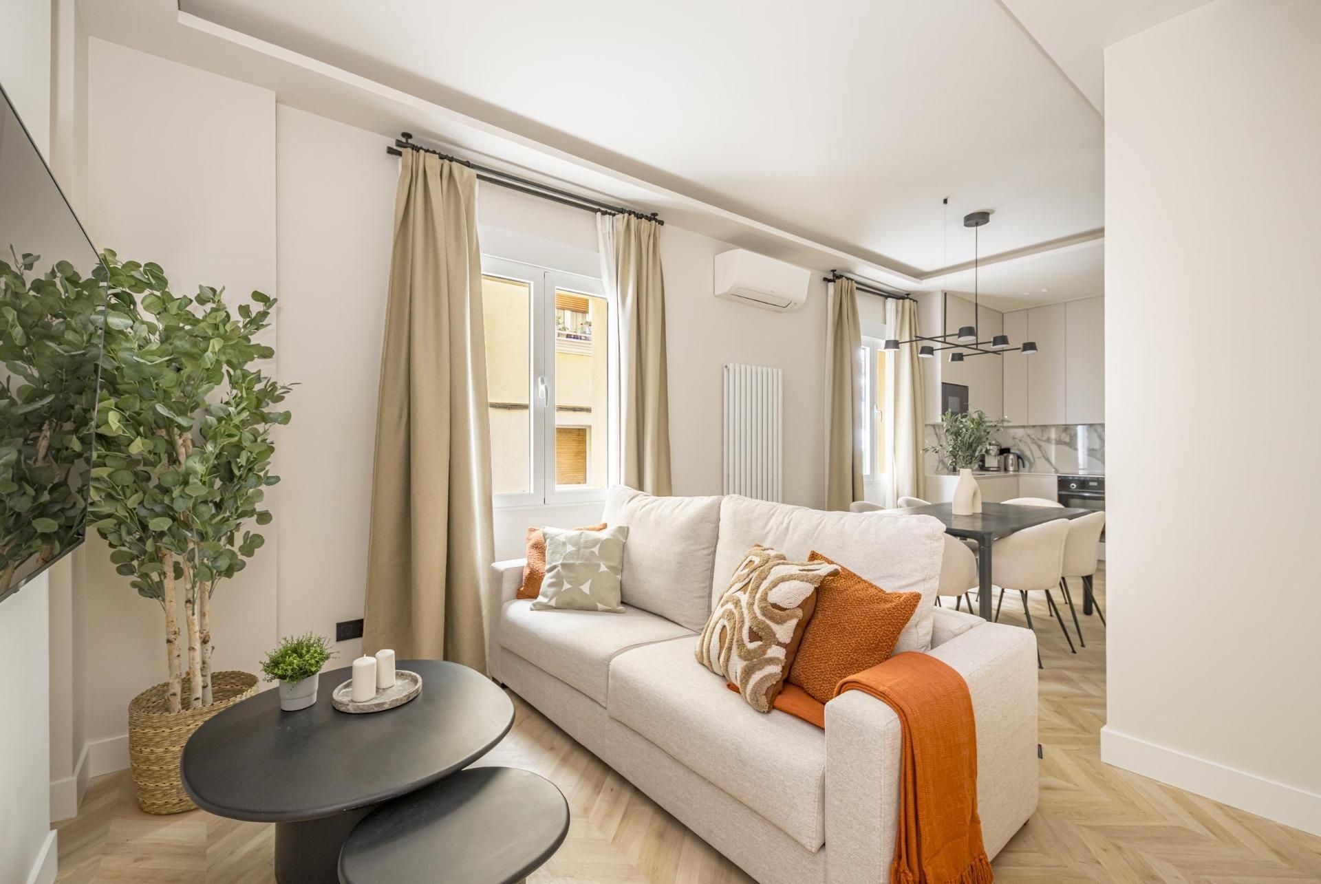 Living room of Planta baja for sale in  Madrid Capital  with Air Conditioner, Heating and Terrace